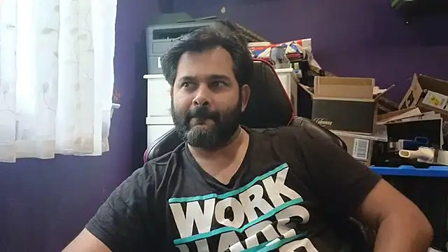 Snapshot of Sakhtlaundaz chatting on 09-12-25, 07:36 Sakhtlaundaz online show from 09-12-25, 07:36