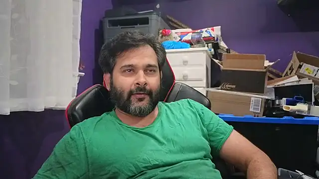 Snapshot of Sakhtlaundaz chatting on 09-14-25, 05:06 Sakhtlaundaz online show from 09-14-25, 05:06