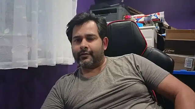 Snapshot of Sakhtlaundaz chatting on 09-29-25, 11:09 Sakhtlaundaz online show from 09-29-25, 11:09