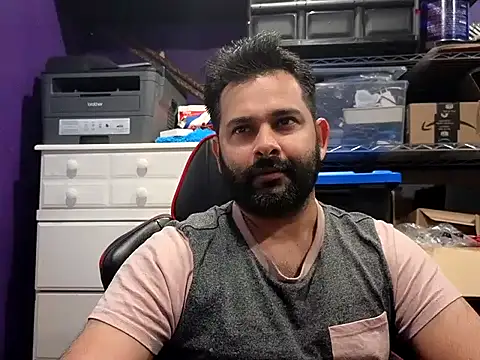 Snapshot of Sakhtlaundaz chatting on 10-11-25, 10:41 Sakhtlaundaz online show from 10-11-25, 10:41