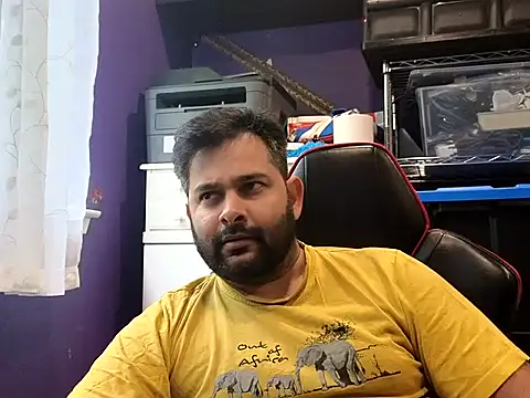 Snapshot of Sakhtlaundaz chatting on 10-12-25, 06:18 Sakhtlaundaz online show from 10-12-25, 06:18