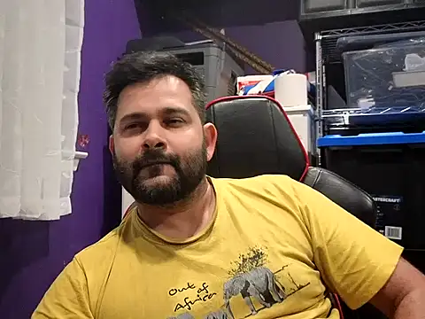 Snapshot of Sakhtlaundaz chatting on 10-14-25, 04:02 Sakhtlaundaz online show from 10-14-25, 04:02