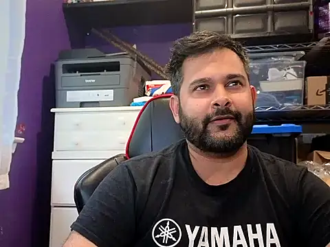 Snapshot of Sakhtlaundaz chatting on 10-19-25, 08:09 Sakhtlaundaz online show from 10-19-25, 08:09