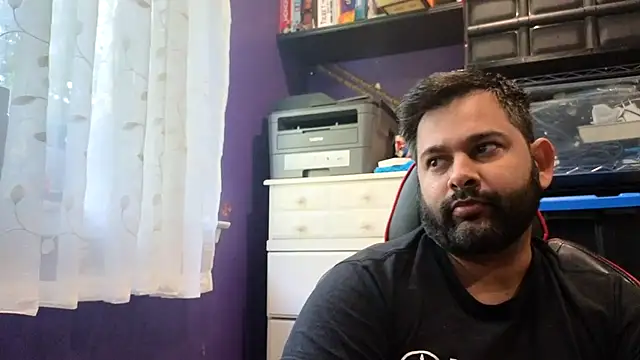 Snapshot of Sakhtlaundaz chatting on 10-20-25, 01:22 Sakhtlaundaz online show from 10-20-25, 01:22