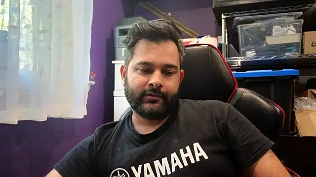 Snapshot of Sakhtlaundaz chatting on 10-21-25, 09:04 Sakhtlaundaz online show from 10-21-25, 09:04