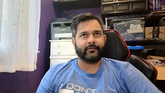 Snapshot of Sakhtlaundaz chatting on 10-27-25, 01:15 Sakhtlaundaz online show from 10-27-25, 01:15