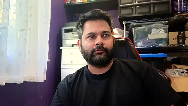 Snapshot of Sakhtlaundaz chatting on 10-28-25, 01:25 Sakhtlaundaz online show from 10-28-25, 01:25