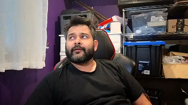 Snapshot of Sakhtlaundaz chatting on 10-30-25, 09:04 Sakhtlaundaz online show from 10-30-25, 09:04