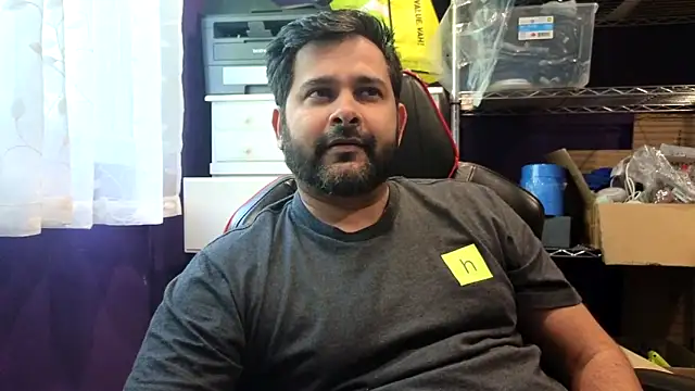 Snapshot of Sakhtlaundaz chatting on 06-10-26, 09:35 Sakhtlaundaz online show from 06-10-26, 09:35