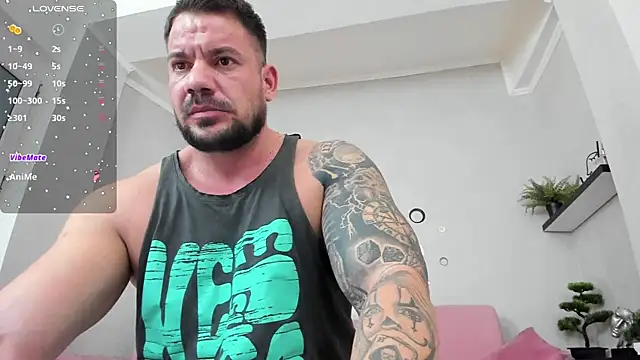 Snapshot of musclemonster31 chatting on 02-06-25, 11:04 musclemonster31 online show from 02-06-25, 11:04