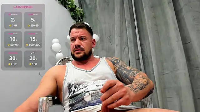 Snapshot of musclemonster31 chatting on 02-11-25, 08:48 musclemonster31 online show from 02-11-25, 08:48