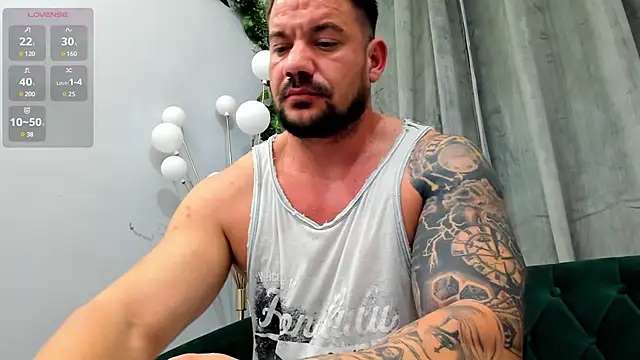 Snapshot of musclemonster31 chatting on 02-14-25, 10:25 musclemonster31 online show from 02-14-25, 10:25
