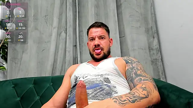 Snapshot of musclemonster31 chatting on 02-15-25, 01:31 musclemonster31 online show from 02-15-25, 01:31