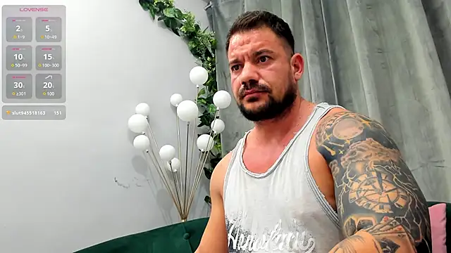 Snapshot of musclemonster31 chatting on 02-15-25, 07:38 musclemonster31 online show from 02-15-25, 07:38