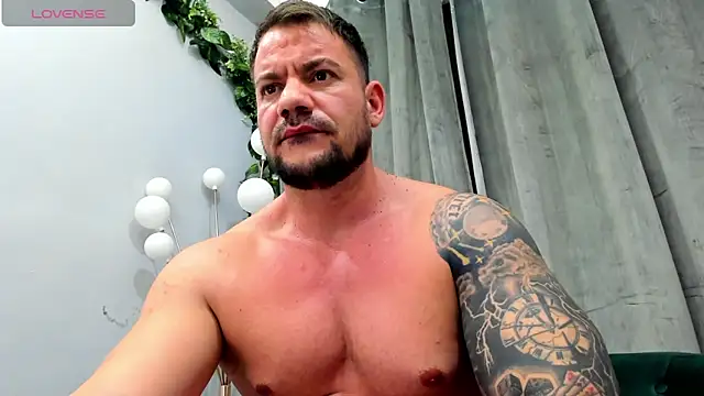 Snapshot of musclemonster31 chatting on 02-17-25, 10:14 musclemonster31 online show from 02-17-25, 10:14