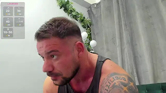 Snapshot of musclemonster31 chatting on 02-23-25, 05:23 musclemonster31 online show from 02-23-25, 05:23