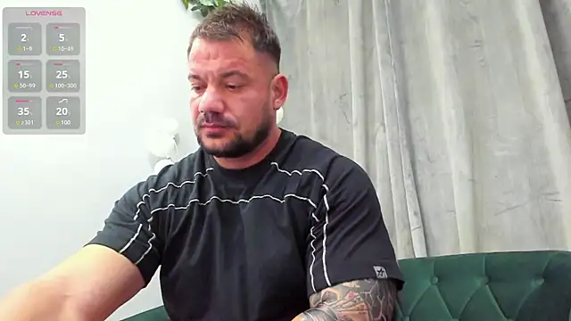 Snapshot of musclemonster31 chatting on 02-24-25, 05:43 musclemonster31 online show from 02-24-25, 05:43