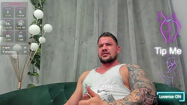 Snapshot of musclemonster31 chatting on 03-01-25, 11:26 musclemonster31 online show from 03-01-25, 11:26