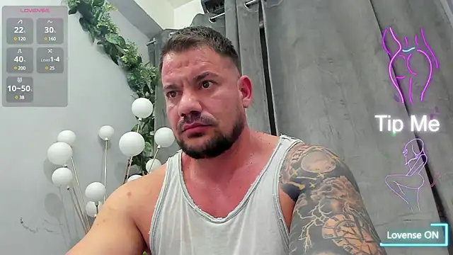 Snapshot of musclemonster31 chatting on 03-05-25, 10:21 musclemonster31 online show from 03-05-25, 10:21