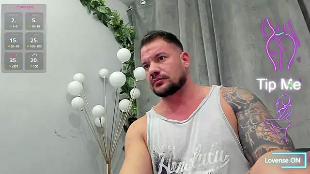 Snapshot of musclemonster31 chatting on 03-08-25, 06:10 musclemonster31 online show from 03-08-25, 06:10