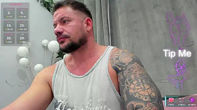 Snapshot of musclemonster31 chatting on 03-10-25, 10:13 musclemonster31 online show from 03-10-25, 10:13