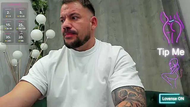 Snapshot of musclemonster31 chatting on 03-16-25, 10:09 musclemonster31 online show from 03-16-25, 10:09