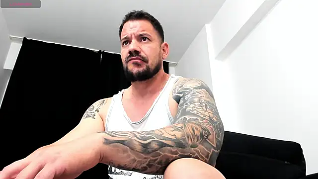 Snapshot of musclemonster31 chatting on 09-30-25, 02:00 musclemonster31 online show from 09-30-25, 02:00