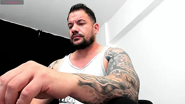 Snapshot of musclemonster31 chatting on 10-02-25, 03:57 musclemonster31 online show from 10-02-25, 03:57