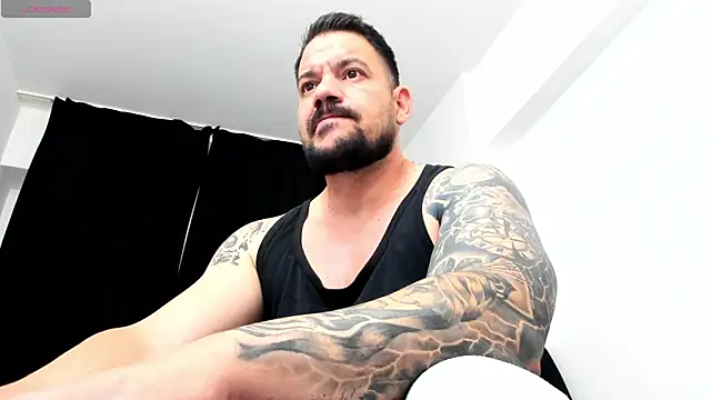 Snapshot of musclemonster31 chatting on 10-13-25, 06:57 musclemonster31 online show from 10-13-25, 06:57