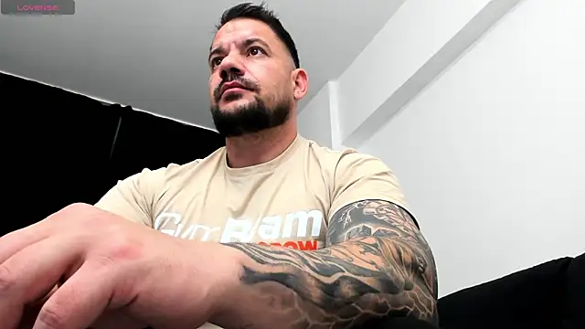 Snapshot of musclemonster31 chatting on 10-16-25, 12:28 musclemonster31 online show from 10-16-25, 12:28