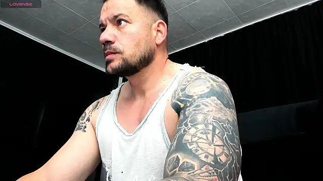 Snapshot of musclemonster31 chatting on 10-21-25, 11:55 musclemonster31 online show from 10-21-25, 11:55