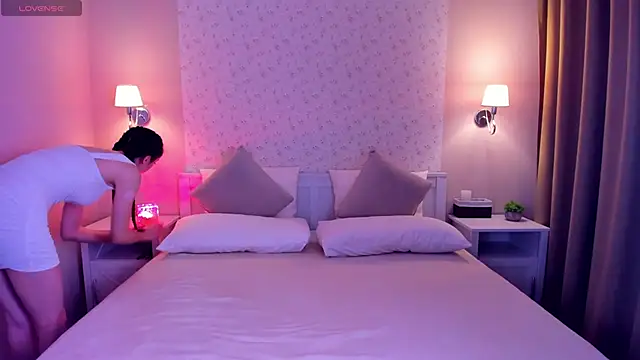 Lexi Split online show from 11-23-25, 01:49