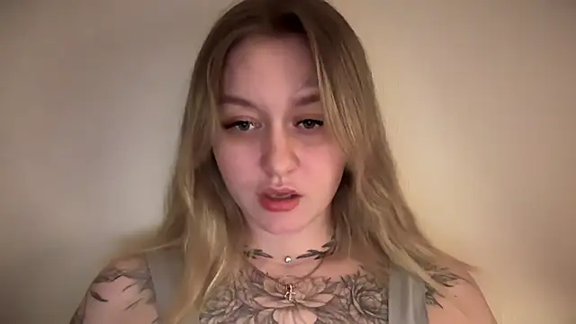 Snapshot of Isabel-Bailey chatting on 12-18-24, 08:03 Isabel-Bailey online show from 12-18-24, 08:03