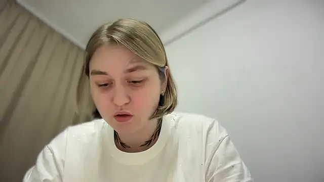 Snapshot of Isabel-Bailey chatting on 10-08-25, 09:01 Isabel-Bailey online show from 10-08-25, 09:01