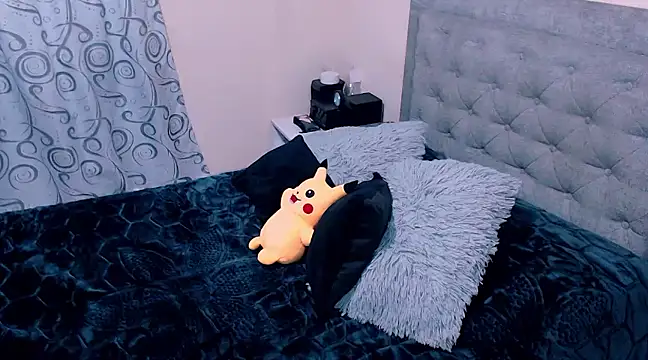 Snapshot of diana__34 chatting on 02-15-25, 12:04 diana 34 online show from 02-15-25, 12:04