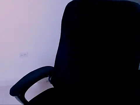 Snapshot of diana__34 chatting on 10-13-25, 01:27 diana 34 online show from 10-13-25, 01:27