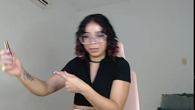 Snapshot of Putaku_San chatting on 12-22-24, 03:11 Putaku San online show from 12-22-24, 03:11