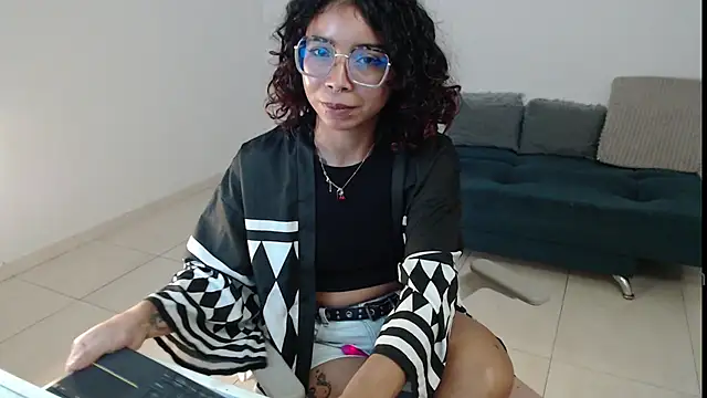 Snapshot of Putaku_San chatting on 03-09-25, 06:06 Putaku San online show from 03-09-25, 06:06