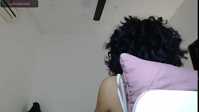 Snapshot of Putaku_San chatting on 10-10-25, 04:00 Putaku San online show from 10-10-25, 04:00