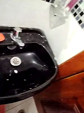 Alexisllanos online show from 12-21-25, 05:03