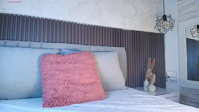 SHANONCLARK online show from 04-25-26, 06:16