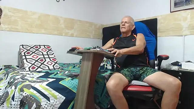 VALENTINO1983  online show from 11-08-25, 02:45