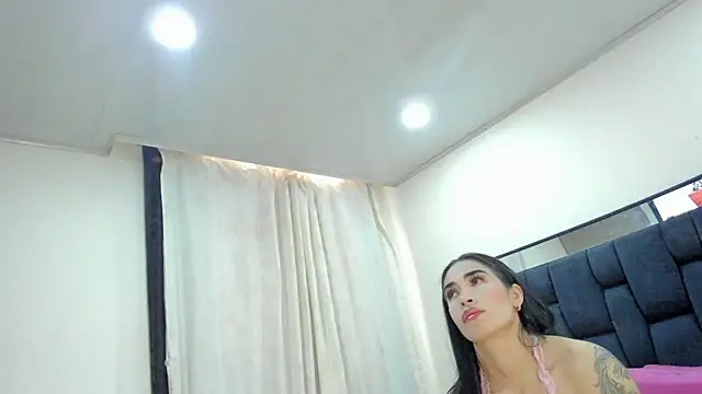 Snapshot of AntonelaNeri chatting on 02-10-25, 04:04 AntonelaNeri online show from 02-10-25, 04:04