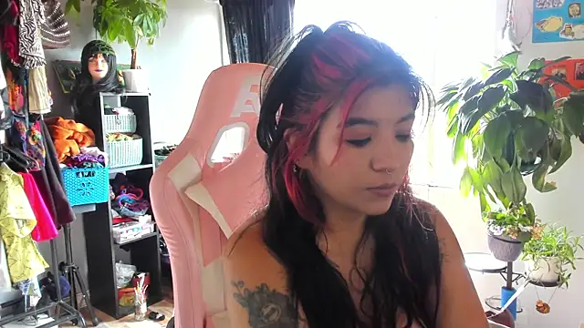 annie walker6 online show from 04-19-26, 06:54