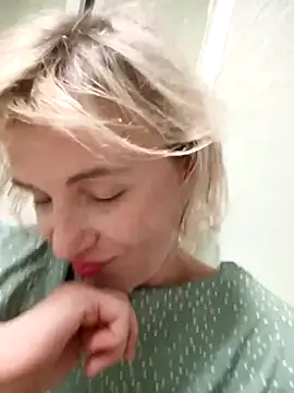 Snapshot of Linda_Gregory chatting on 09-09-25, 01:27 Linda Gregory online show from 09-09-25, 01:27