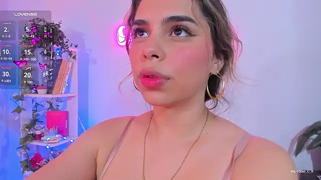 Snapshot of crisbell_lopez chatting on 02-25-26, 12:42 crisbell lopez online show from 02-25-26, 12:42