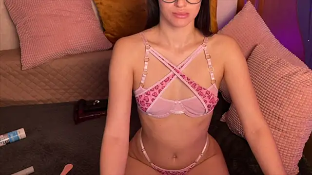 amanda strong online show from 05-11-26, 01:11