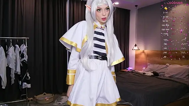 Snapshot of HolliWould_ chatting on 12-14-25, 08:09 HolliWould online show from 12-14-25, 08:09