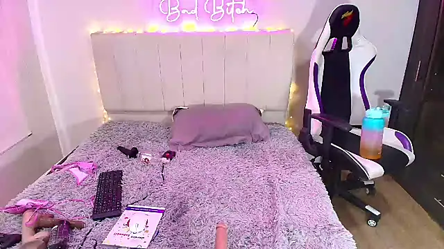 a belladanger online show from 12-22-24, 08:25