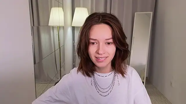 Snapshot of VivianLy_ chatting on 12-20-24, 07:55 VivianLy online show from 12-20-24, 07:55